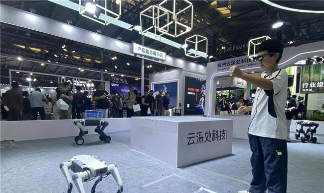 真实作业场景+具身智能能力！云深处科技闪耀 WAIC2025  第4张